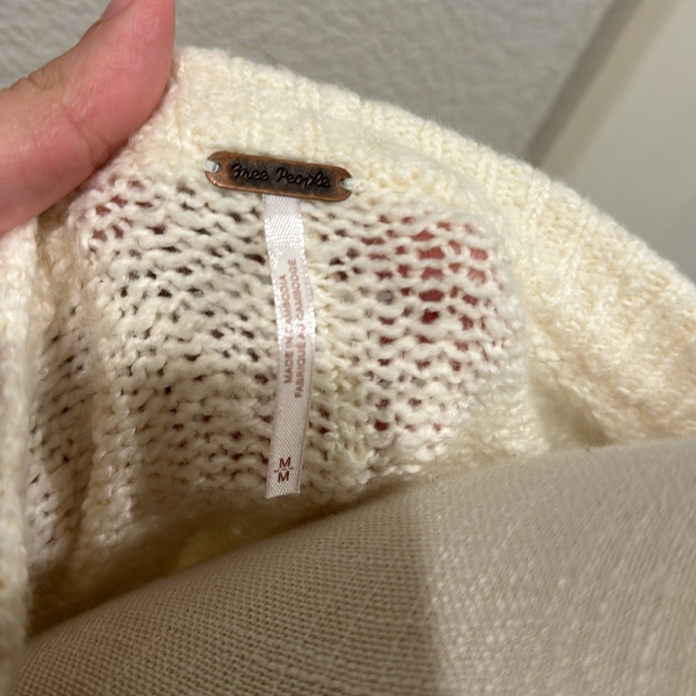 Free people pull- over sweater. - Picture 5 of 5